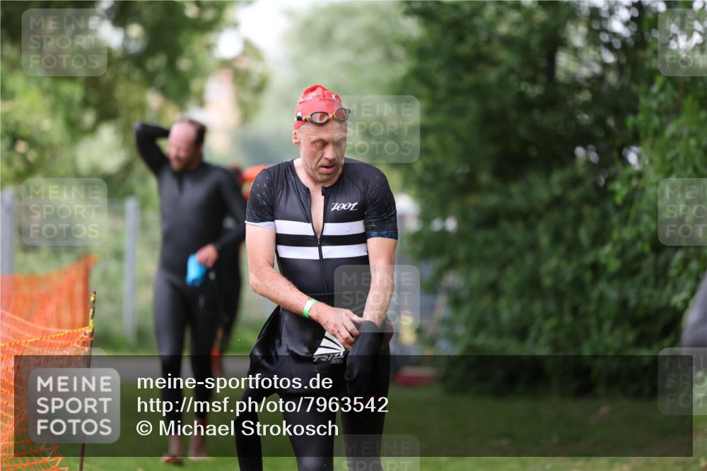 15.06.2025 - 7 Türme Triathlon Michael Strokosch http://msf.ph/oto/7963542 15.06.2025 12:16:11 Schwimmen 378, 397, 411, 503, 511, 567, 648, 657, 669, 677 meine-sportfotos.de