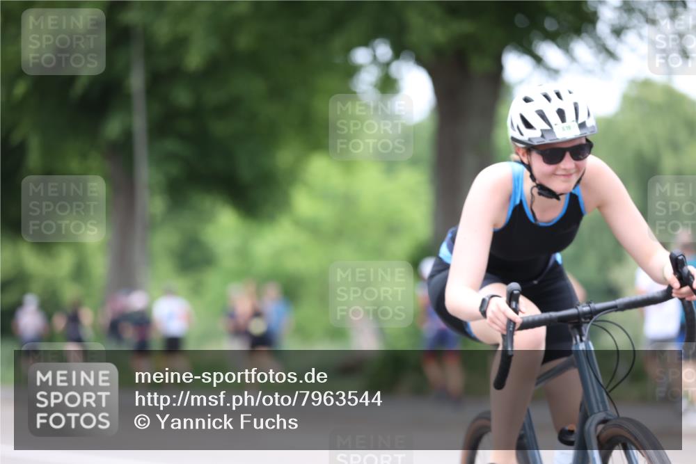 15.06.2025 - 7 Türme Triathlon Yannick Fuchs http://msf.ph/oto/7963544 15.06.2025 13:53:24 Radfahren 748, 819, 863 meine-sportfotos.de