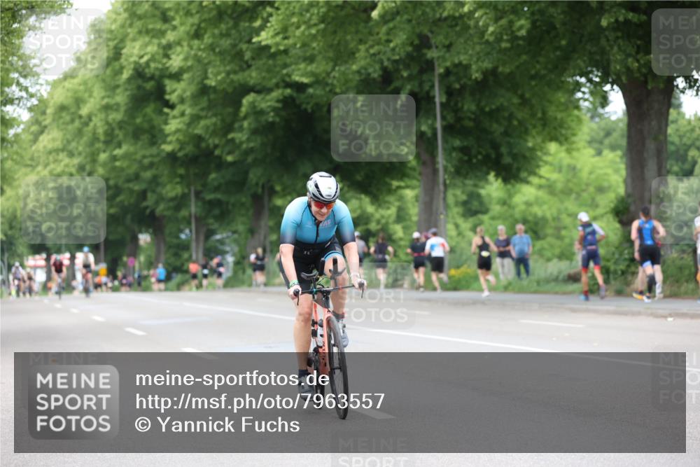15.06.2025 - 7 Türme Triathlon Yannick Fuchs http://msf.ph/oto/7963557 15.06.2025 13:53:25 Radfahren 748, 819, 863 meine-sportfotos.de