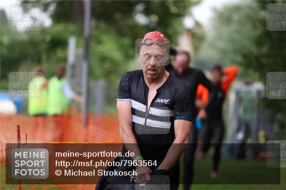 15.06.2025 - 7 Türme Triathlon Michael Strokosch http://msf.ph/oto/7963564 15.06.2025 12:16:12 Schwimmen 378, 397, 411, 414, 503, 511, 567, 648, 657, 669, 677 meine-sportfotos.de
