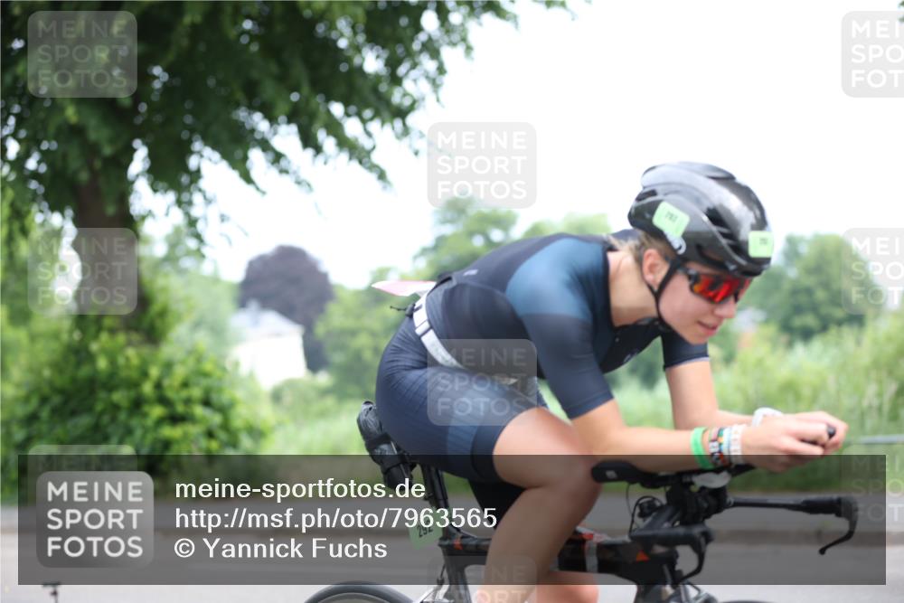 15.06.2025 - 7 Türme Triathlon Yannick Fuchs http://msf.ph/oto/7963565 15.06.2025 11:10:21 Radfahren 267, 292 meine-sportfotos.de