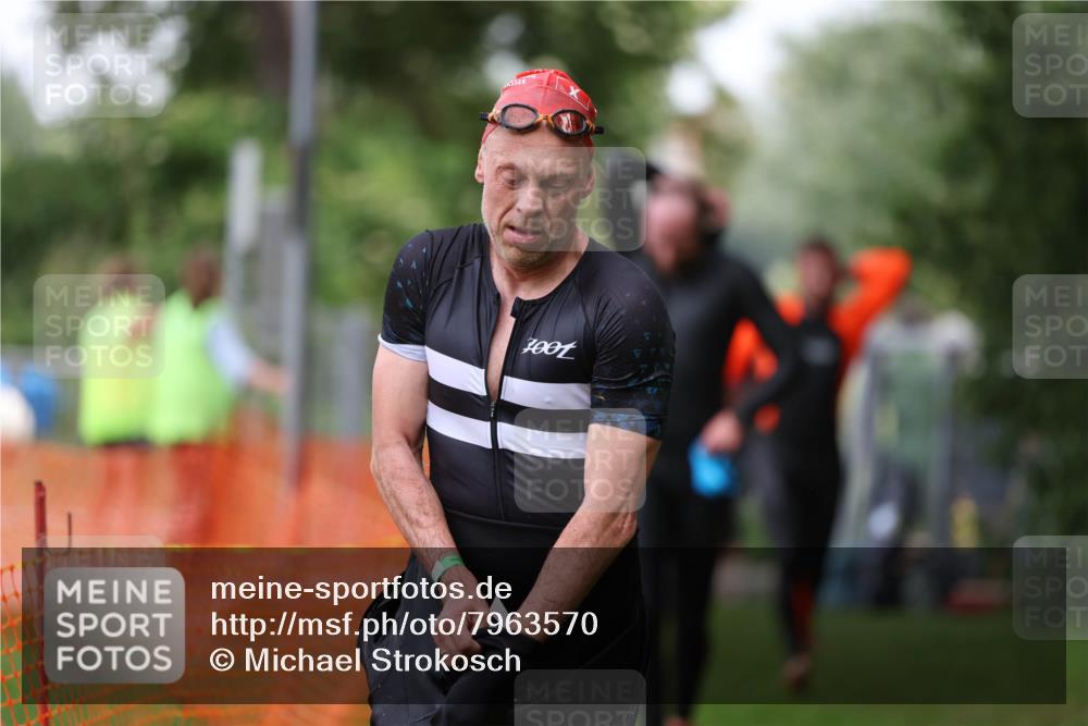 15.06.2025 - 7 Türme Triathlon Michael Strokosch http://msf.ph/oto/7963570 15.06.2025 12:16:13 Schwimmen 378, 397, 411, 414, 503, 511, 567, 648, 657, 669, 677 meine-sportfotos.de
