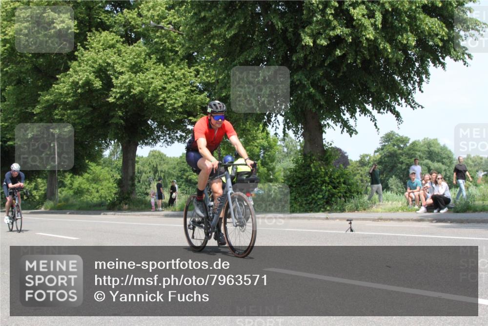 15.06.2025 - 7 Türme Triathlon Yannick Fuchs http://msf.ph/oto/7963571 15.06.2025 12:51:16 Radfahren  meine-sportfotos.de