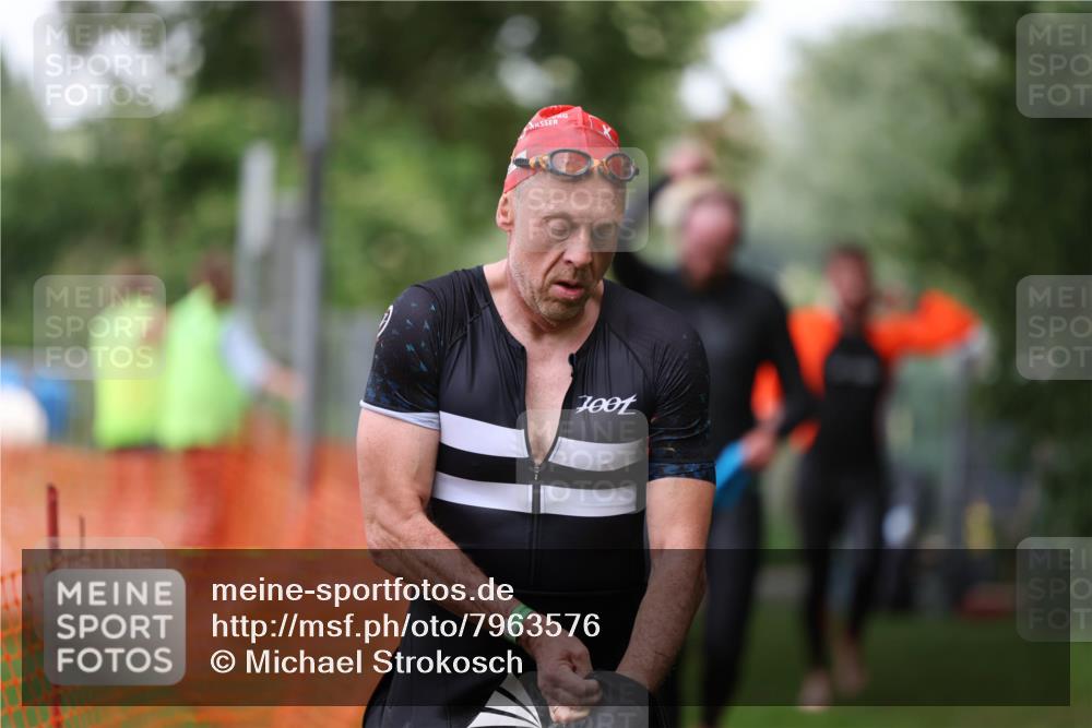 15.06.2025 - 7 Türme Triathlon Michael Strokosch http://msf.ph/oto/7963576 15.06.2025 12:16:13 Schwimmen 378, 397, 411, 414, 503, 511, 567, 648, 657, 669, 677 meine-sportfotos.de
