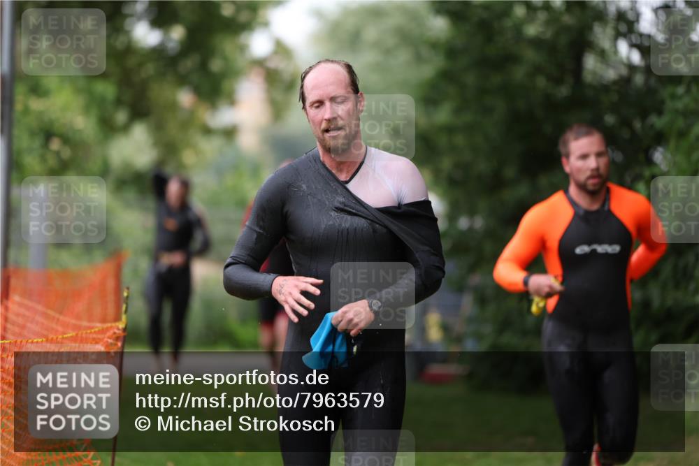 15.06.2025 - 7 Türme Triathlon Michael Strokosch http://msf.ph/oto/7963579 15.06.2025 12:16:15 Schwimmen 378, 397, 411, 414, 503, 511, 567, 616, 648, 657, 669, 677 meine-sportfotos.de