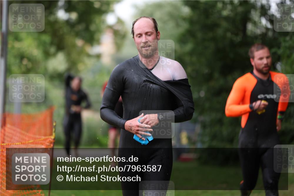 15.06.2025 - 7 Türme Triathlon Michael Strokosch http://msf.ph/oto/7963587 15.06.2025 12:16:15 Schwimmen 378, 397, 411, 414, 503, 511, 567, 616, 648, 657, 669, 677 meine-sportfotos.de