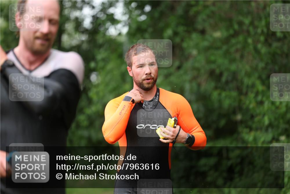 15.06.2025 - 7 Türme Triathlon Michael Strokosch http://msf.ph/oto/7963616 15.06.2025 12:16:17 Schwimmen 378, 397, 411, 414, 511, 567, 616, 648, 657, 669, 677 meine-sportfotos.de