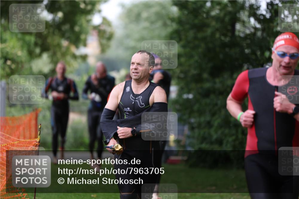 15.06.2025 - 7 Türme Triathlon Michael Strokosch http://msf.ph/oto/7963705 15.06.2025 12:16:21 Schwimmen 378, 397, 411, 414, 511, 567, 616, 648, 657, 669, 677 meine-sportfotos.de