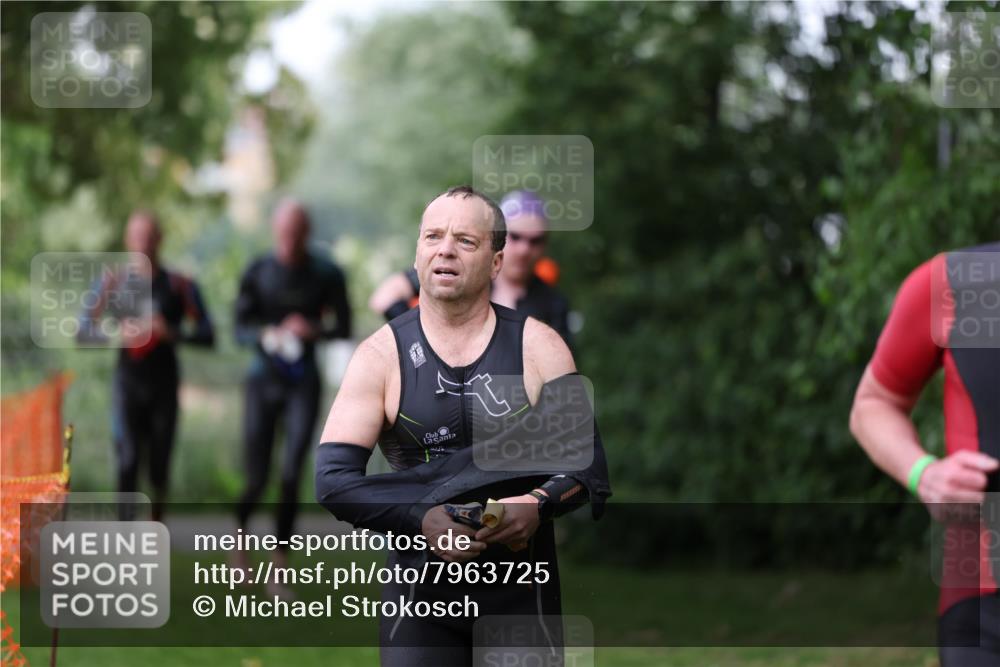 15.06.2025 - 7 Türme Triathlon Michael Strokosch http://msf.ph/oto/7963725 15.06.2025 12:16:22 Schwimmen 378, 397, 411, 414, 435, 511, 567, 616, 648, 657, 669, 677 meine-sportfotos.de
