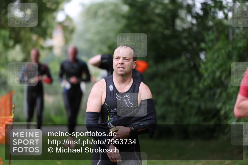 15.06.2025 - 7 Türme Triathlon Michael Strokosch http://msf.ph/oto/7963734 15.06.2025 12:16:22 Schwimmen 378, 397, 411, 414, 435, 511, 567, 616, 648, 657, 669, 677 meine-sportfotos.de