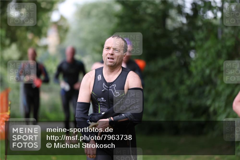 15.06.2025 - 7 Türme Triathlon Michael Strokosch http://msf.ph/oto/7963738 15.06.2025 12:16:22 Schwimmen 378, 397, 411, 414, 435, 511, 567, 616, 648, 657, 669, 677 meine-sportfotos.de