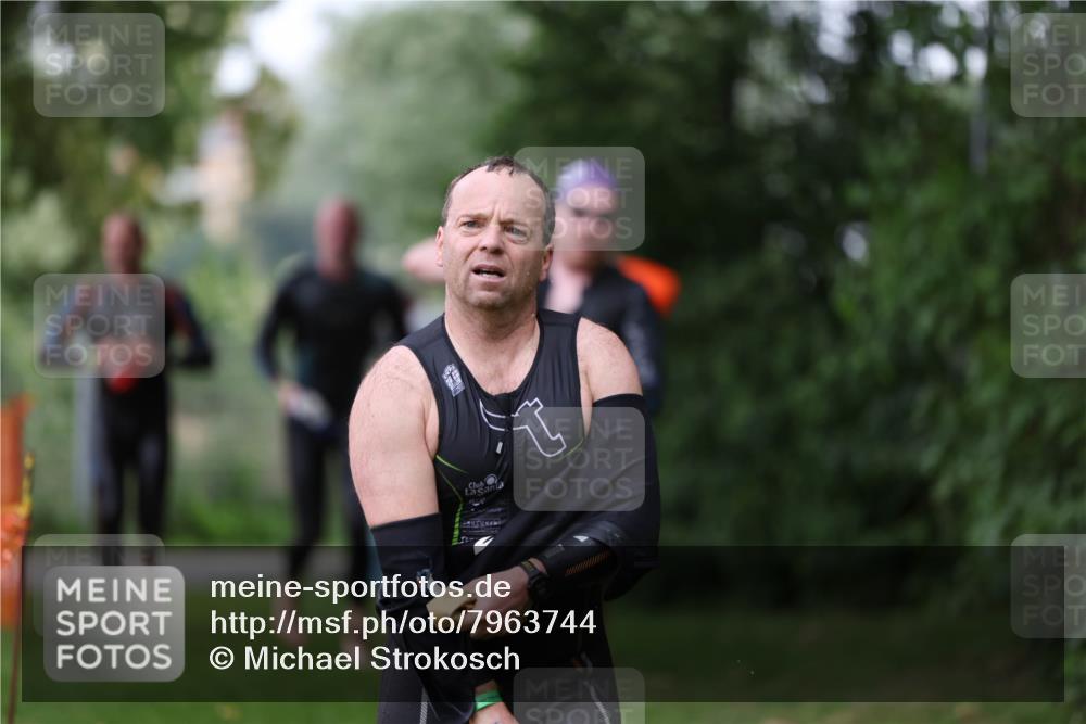 15.06.2025 - 7 Türme Triathlon Michael Strokosch http://msf.ph/oto/7963744 15.06.2025 12:16:23 Schwimmen 378, 397, 411, 414, 435, 511, 567, 616, 648, 657, 669, 677 meine-sportfotos.de