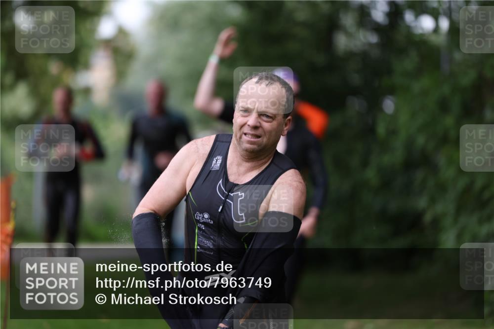 15.06.2025 - 7 Türme Triathlon Michael Strokosch http://msf.ph/oto/7963749 15.06.2025 12:16:23 Schwimmen 378, 397, 411, 414, 435, 511, 567, 616, 648, 657, 669, 677 meine-sportfotos.de