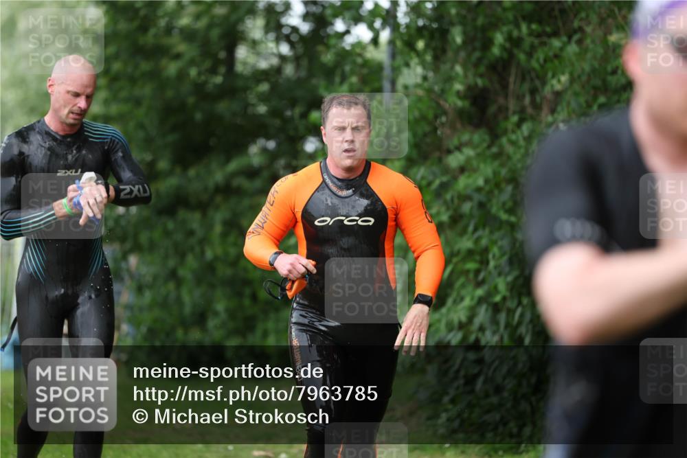 15.06.2025 - 7 Türme Triathlon Michael Strokosch http://msf.ph/oto/7963785 15.06.2025 12:16:26 Schwimmen 373, 378, 397, 414, 435, 511, 560, 616, 648, 657, 669, 677 meine-sportfotos.de