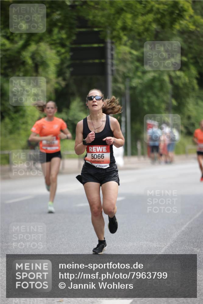 15.06.2025 - REWE Women's Run Jannik Wohlers http://msf.ph/oto/7963799 15.06.2025 09:58:40 Laufen 5066 meine-sportfotos.de
