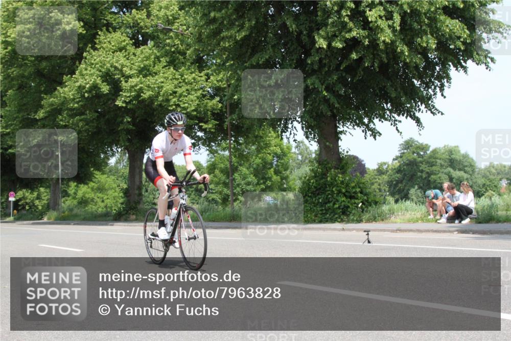 15.06.2025 - 7 Türme Triathlon Yannick Fuchs http://msf.ph/oto/7963828 15.06.2025 12:53:36 Radfahren  meine-sportfotos.de