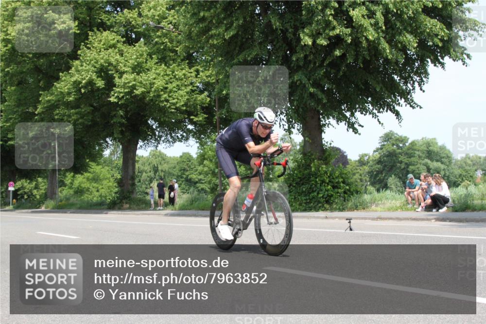 15.06.2025 - 7 Türme Triathlon Yannick Fuchs http://msf.ph/oto/7963852 15.06.2025 12:53:56 Radfahren  meine-sportfotos.de