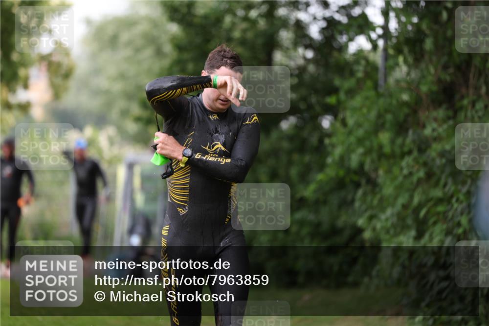 15.06.2025 - 7 Türme Triathlon Michael Strokosch http://msf.ph/oto/7963859 15.06.2025 12:16:31 Schwimmen 373, 378, 387, 397, 400, 414, 435, 560, 616, 629, 632, 648, 657, 677 meine-sportfotos.de
