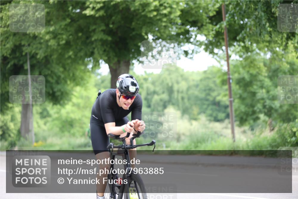 15.06.2025 - 7 Türme Triathlon Yannick Fuchs http://msf.ph/oto/7963885 15.06.2025 11:11:14 Radfahren 200, 278, 329 meine-sportfotos.de