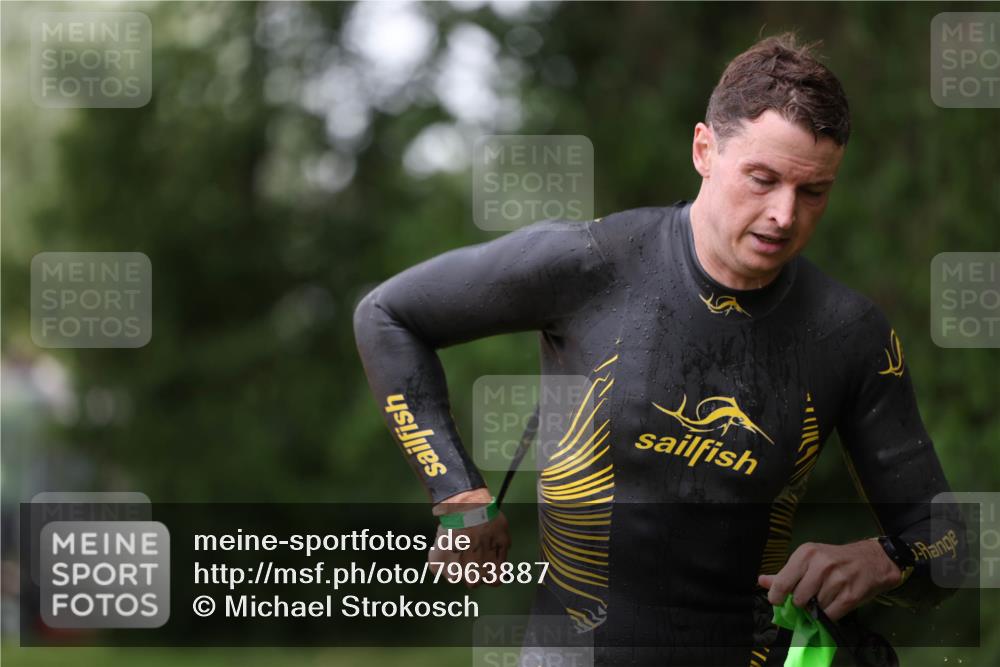 15.06.2025 - 7 Türme Triathlon Michael Strokosch http://msf.ph/oto/7963887 15.06.2025 12:16:33 Schwimmen 373, 378, 387, 397, 400, 414, 423, 435, 485, 560, 616, 629, 632, 648, 657, 677 meine-sportfotos.de