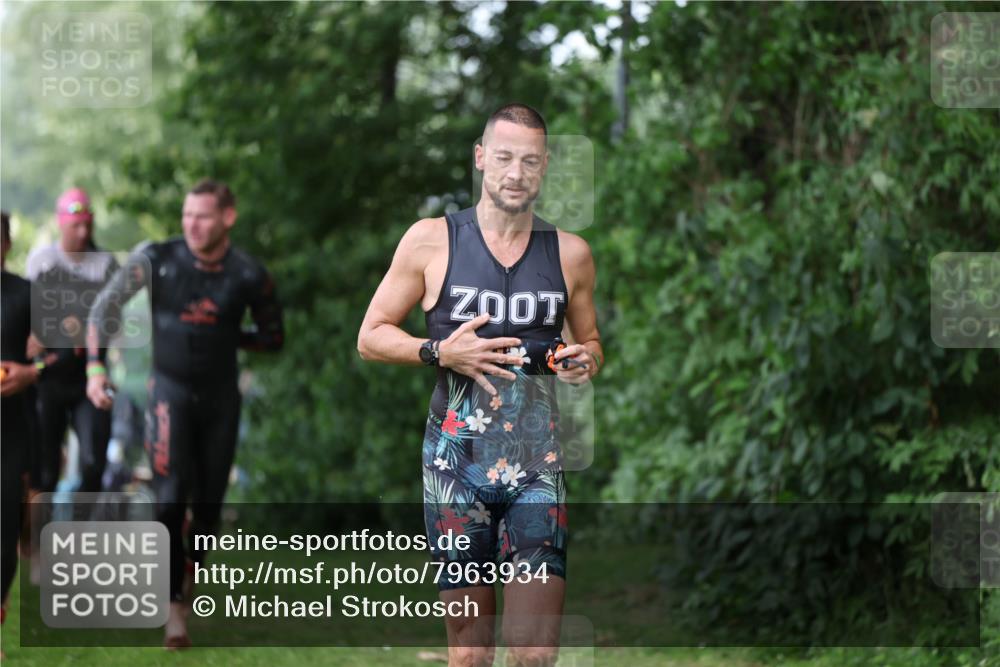 15.06.2025 - 7 Türme Triathlon Michael Strokosch http://msf.ph/oto/7963934 15.06.2025 12:16:39 Schwimmen 373, 387, 400, 414, 423, 435, 485, 560, 616, 629, 632, 657 meine-sportfotos.de