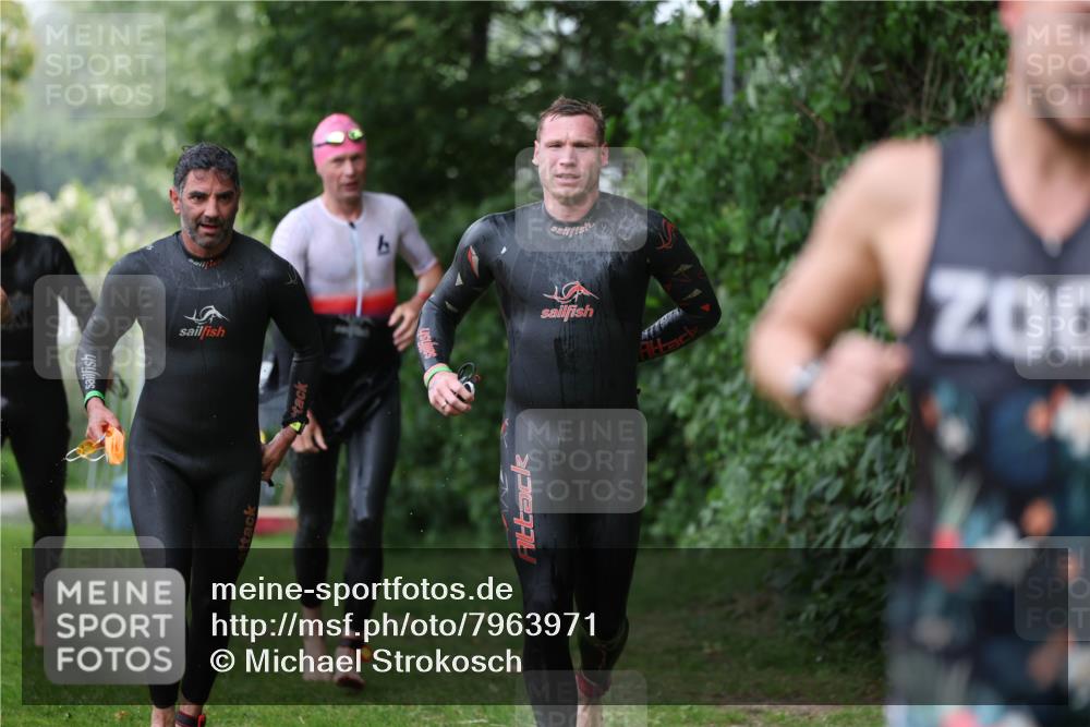 15.06.2025 - 7 Türme Triathlon Michael Strokosch http://msf.ph/oto/7963971 15.06.2025 12:16:41 Schwimmen 373, 387, 400, 414, 423, 435, 485, 560, 616, 629, 632 meine-sportfotos.de