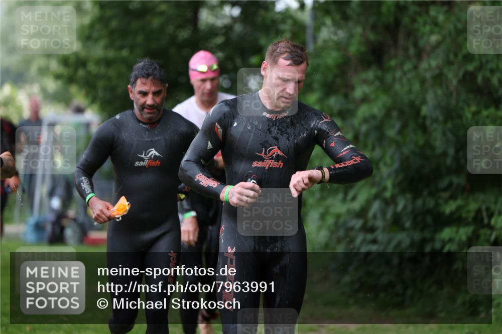 15.06.2025 - 7 Türme Triathlon Michael Strokosch http://msf.ph/oto/7963991 15.06.2025 12:16:43 Schwimmen 373, 387, 400, 423, 435, 451, 485, 560, 616, 629, 632 meine-sportfotos.de