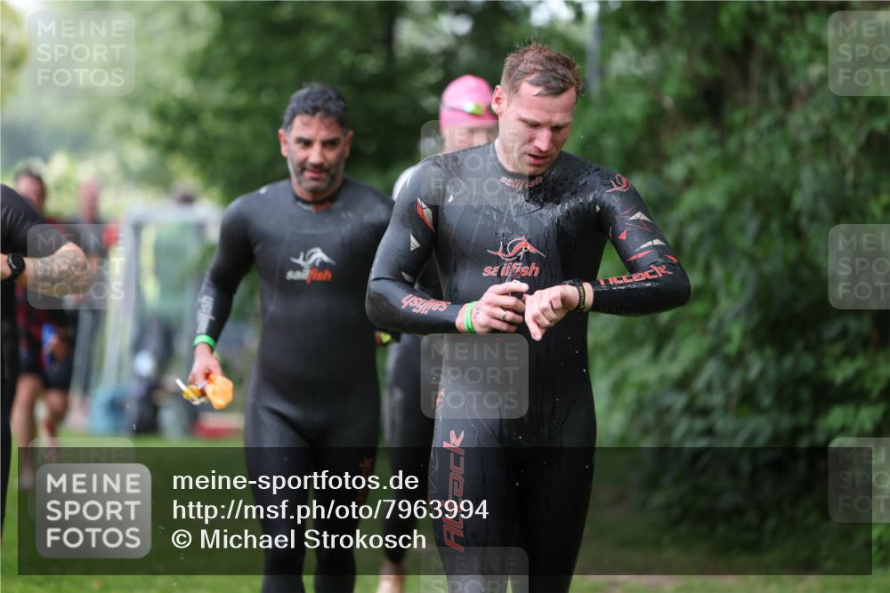 15.06.2025 - 7 Türme Triathlon Michael Strokosch http://msf.ph/oto/7963994 15.06.2025 12:16:43 Schwimmen 373, 387, 400, 423, 435, 451, 485, 560, 616, 629, 632 meine-sportfotos.de
