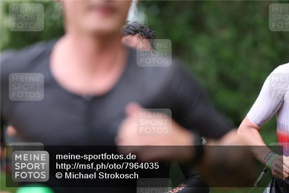 15.06.2025 - 7 Türme Triathlon Michael Strokosch http://msf.ph/oto/7964035 15.06.2025 12:16:46 Schwimmen 373, 387, 389, 400, 423, 435, 451, 485, 560, 622, 629, 632 meine-sportfotos.de