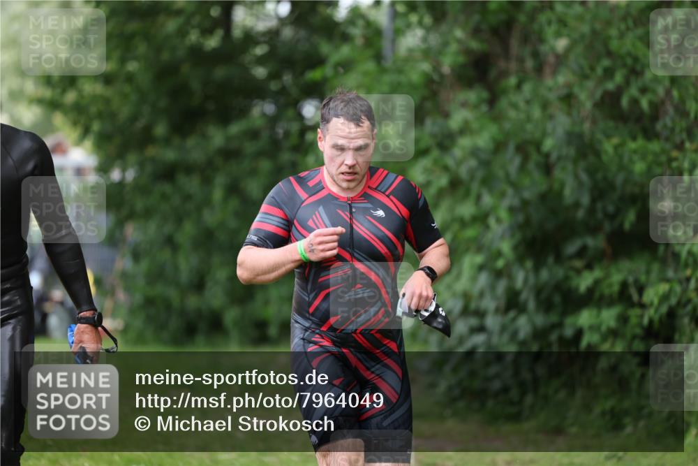 15.06.2025 - 7 Türme Triathlon Michael Strokosch http://msf.ph/oto/7964049 15.06.2025 12:16:47 Schwimmen 373, 387, 389, 400, 423, 435, 451, 485, 560, 609, 622, 629, 632 meine-sportfotos.de