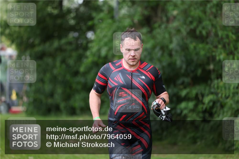 15.06.2025 - 7 Türme Triathlon Michael Strokosch http://msf.ph/oto/7964059 15.06.2025 12:16:47 Schwimmen 373, 387, 389, 400, 423, 435, 451, 485, 560, 609, 622, 629, 632 meine-sportfotos.de