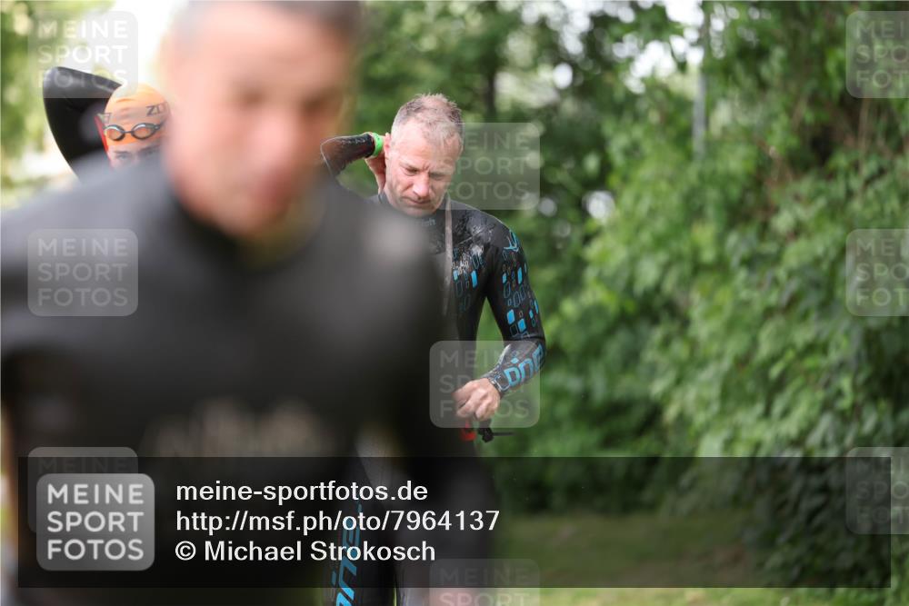 15.06.2025 - 7 Türme Triathlon Michael Strokosch http://msf.ph/oto/7964137 15.06.2025 12:16:51 Schwimmen 373, 387, 389, 400, 423, 435, 451, 485, 560, 609, 622, 629, 632 meine-sportfotos.de