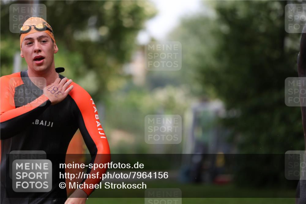 15.06.2025 - 7 Türme Triathlon Michael Strokosch http://msf.ph/oto/7964156 15.06.2025 12:16:52 Schwimmen 373, 387, 389, 400, 423, 435, 451, 485, 530, 560, 609, 622, 629, 632 meine-sportfotos.de