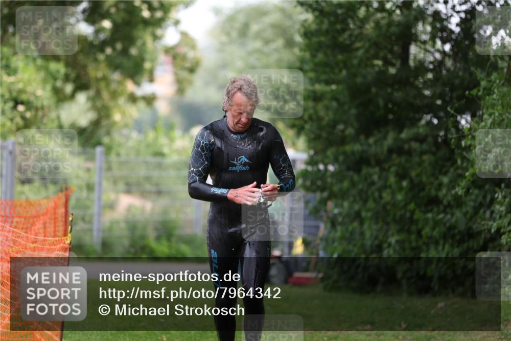 15.06.2025 - 7 Türme Triathlon Michael Strokosch http://msf.ph/oto/7964342 15.06.2025 12:17:08 Schwimmen 389, 451, 530, 609, 622, 679 meine-sportfotos.de