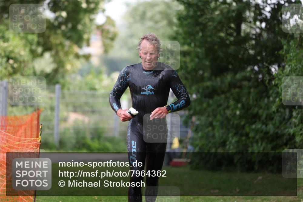 15.06.2025 - 7 Türme Triathlon Michael Strokosch http://msf.ph/oto/7964362 15.06.2025 12:17:08 Schwimmen 389, 451, 530, 609, 622, 679 meine-sportfotos.de