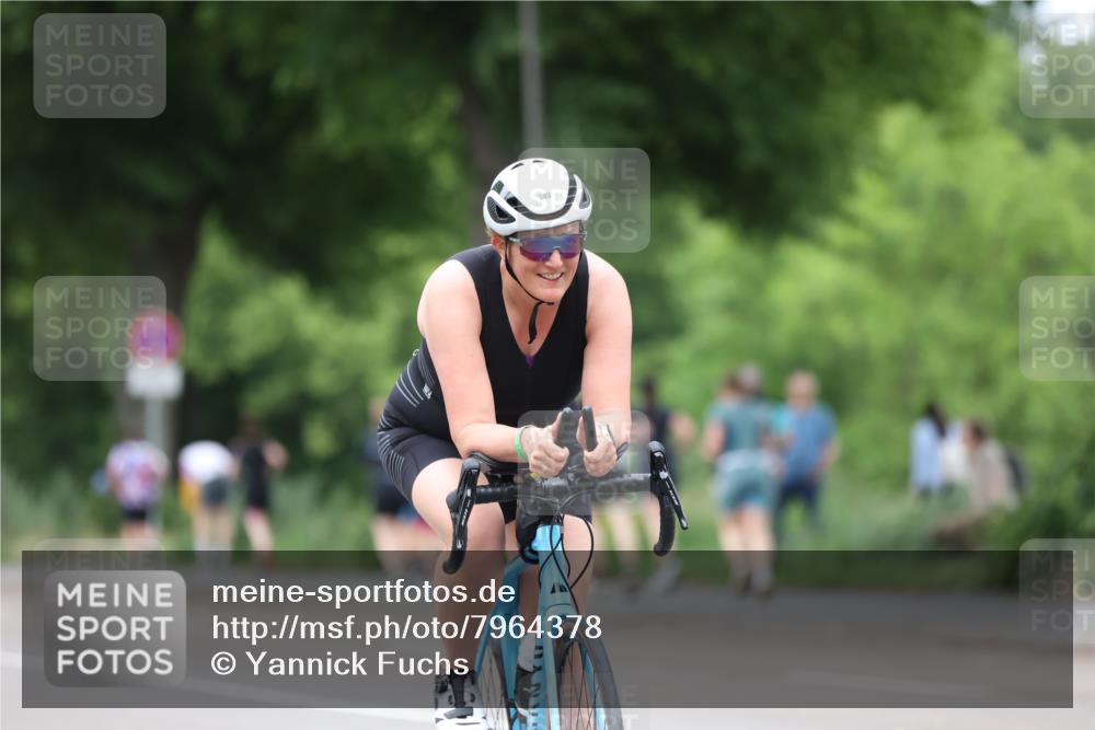 15.06.2025 - 7 Türme Triathlon Yannick Fuchs http://msf.ph/oto/7964378 15.06.2025 13:54:47 Radfahren 737 meine-sportfotos.de