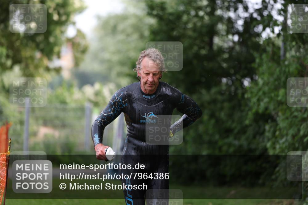 15.06.2025 - 7 Türme Triathlon Michael Strokosch http://msf.ph/oto/7964386 15.06.2025 12:17:09 Schwimmen 389, 451, 530, 591, 609, 622, 679 meine-sportfotos.de