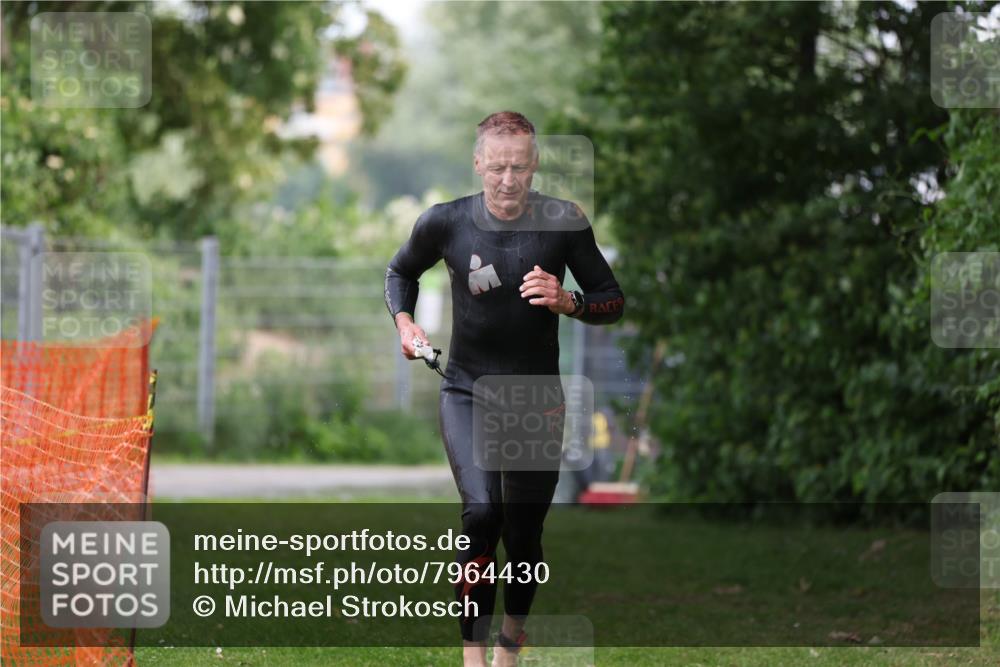 15.06.2025 - 7 Türme Triathlon Michael Strokosch http://msf.ph/oto/7964430 15.06.2025 12:17:19 Schwimmen 371, 424, 530, 591, 679 meine-sportfotos.de