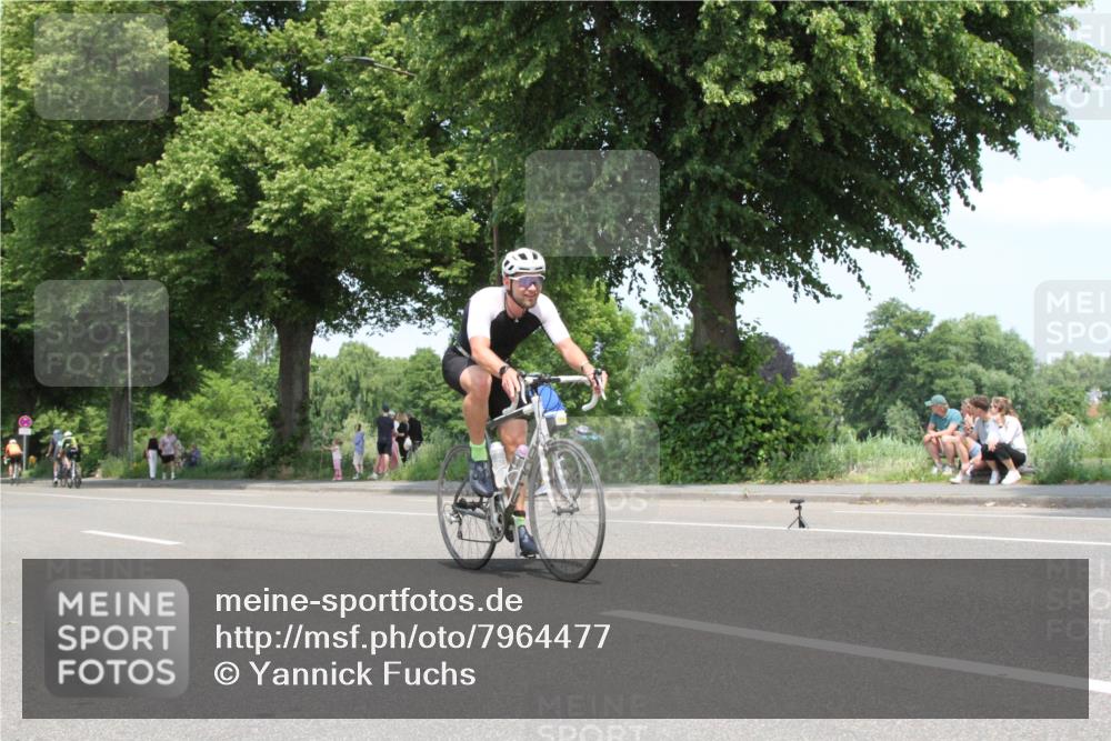 15.06.2025 - 7 Türme Triathlon Yannick Fuchs http://msf.ph/oto/7964477 15.06.2025 12:58:30 Radfahren  meine-sportfotos.de
