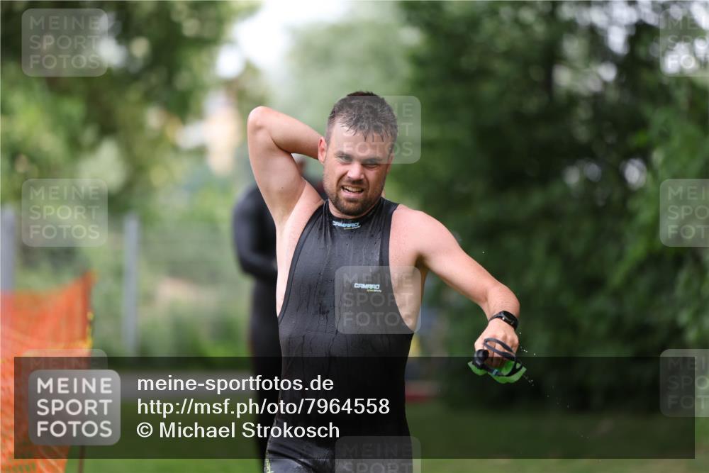 15.06.2025 - 7 Türme Triathlon Michael Strokosch http://msf.ph/oto/7964558 15.06.2025 12:17:31 Schwimmen 371, 424, 591, 661, 672, 679 meine-sportfotos.de