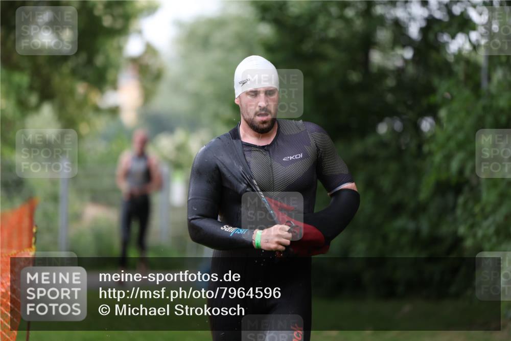 15.06.2025 - 7 Türme Triathlon Michael Strokosch http://msf.ph/oto/7964596 15.06.2025 12:17:33 Schwimmen 371, 424, 540, 591, 661, 672 meine-sportfotos.de