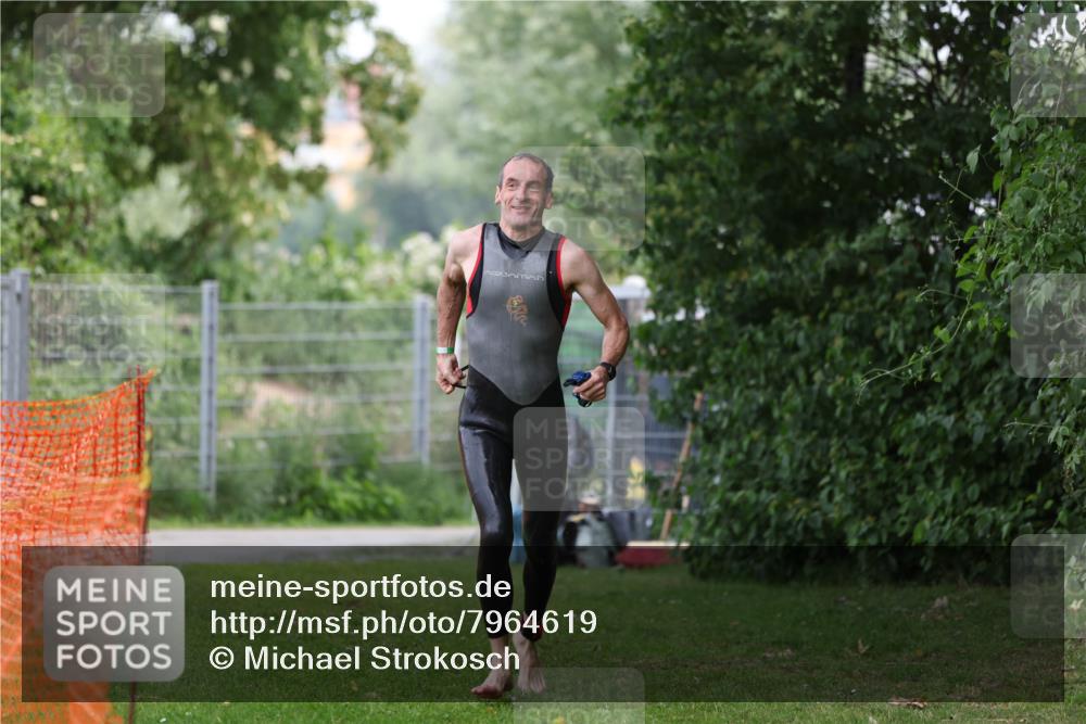 15.06.2025 - 7 Türme Triathlon Michael Strokosch http://msf.ph/oto/7964619 15.06.2025 12:17:37 Schwimmen 371, 424, 540, 591, 628, 661, 672 meine-sportfotos.de