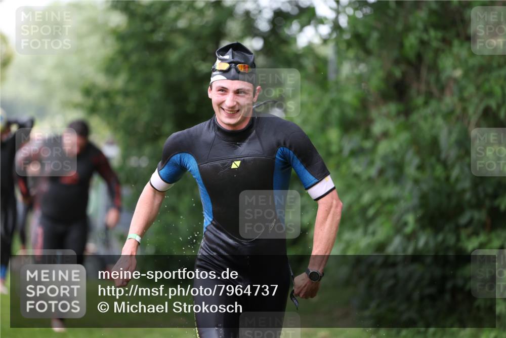 15.06.2025 - 7 Türme Triathlon Michael Strokosch http://msf.ph/oto/7964737 15.06.2025 12:17:47 Schwimmen 371, 445, 523, 540, 628, 654, 656, 661, 672, 678 meine-sportfotos.de