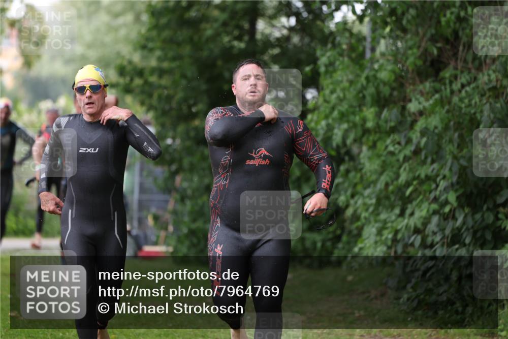 15.06.2025 - 7 Türme Triathlon Michael Strokosch http://msf.ph/oto/7964769 15.06.2025 12:17:49 Schwimmen 371, 445, 523, 540, 615, 628, 654, 656, 661, 672, 678 meine-sportfotos.de