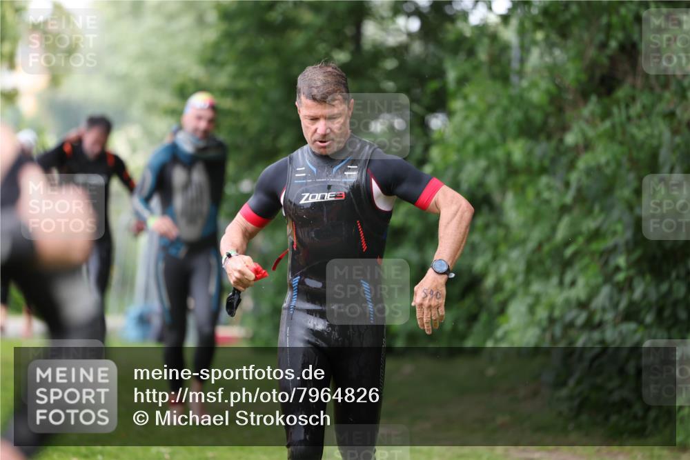 15.06.2025 - 7 Türme Triathlon Michael Strokosch http://msf.ph/oto/7964826 15.06.2025 12:17:52 Schwimmen 445, 523, 540, 608, 615, 628, 654, 656, 661, 672, 678 meine-sportfotos.de