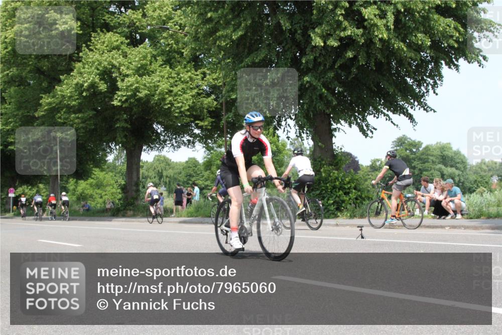 15.06.2025 - 7 Türme Triathlon Yannick Fuchs http://msf.ph/oto/7965060 15.06.2025 13:04:34 Radfahren  meine-sportfotos.de
