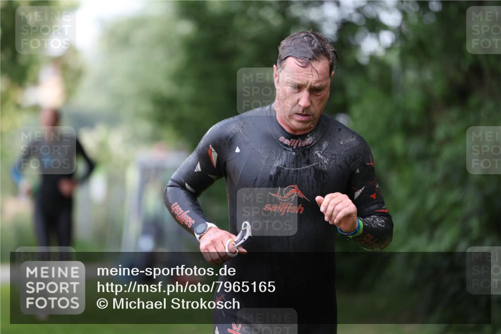 15.06.2025 - 7 Türme Triathlon Michael Strokosch http://msf.ph/oto/7965165 15.06.2025 12:18:19 Schwimmen 380, 384, 562, 608, 615, 637, 638 meine-sportfotos.de