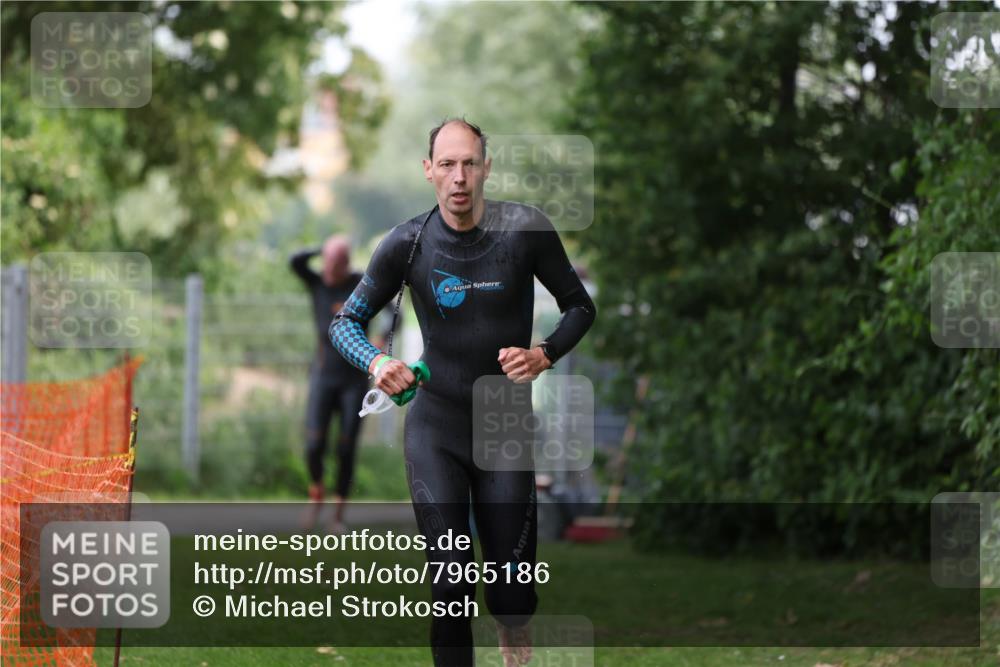 15.06.2025 - 7 Türme Triathlon Michael Strokosch http://msf.ph/oto/7965186 15.06.2025 12:18:21 Schwimmen 380, 384, 562, 608, 637, 638 meine-sportfotos.de