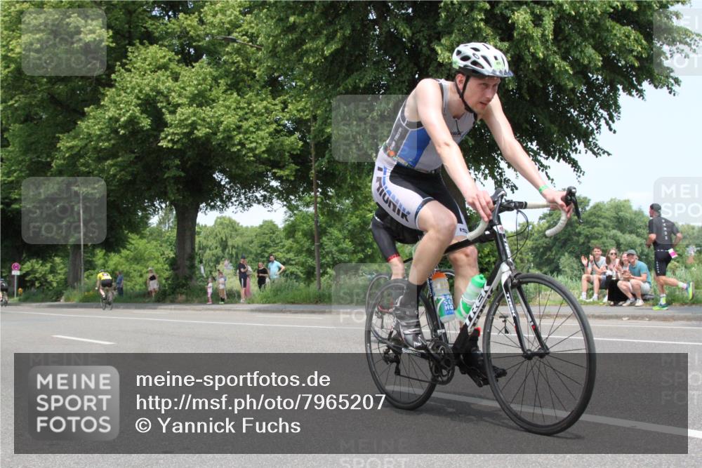15.06.2025 - 7 Türme Triathlon Yannick Fuchs http://msf.ph/oto/7965207 15.06.2025 13:06:21 Radfahren  meine-sportfotos.de