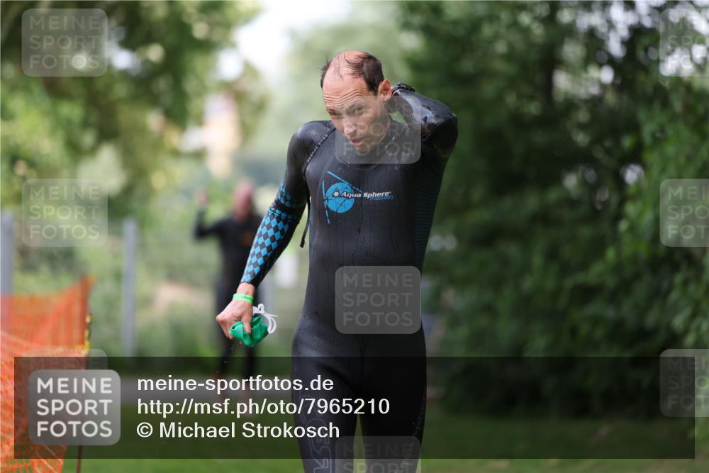 15.06.2025 - 7 Türme Triathlon Michael Strokosch http://msf.ph/oto/7965210 15.06.2025 12:18:22 Schwimmen 380, 384, 562, 608, 637, 638 meine-sportfotos.de